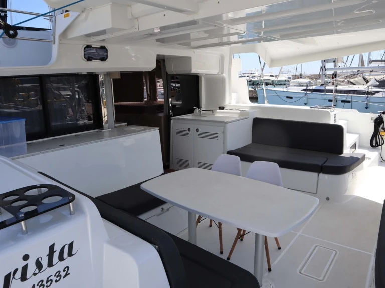 Catamarán para alquilar Álimos al mejor precio