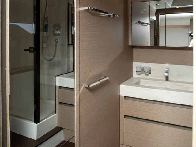 Alquiler de embarcaciones Prestige 630s enCannes en Samboat