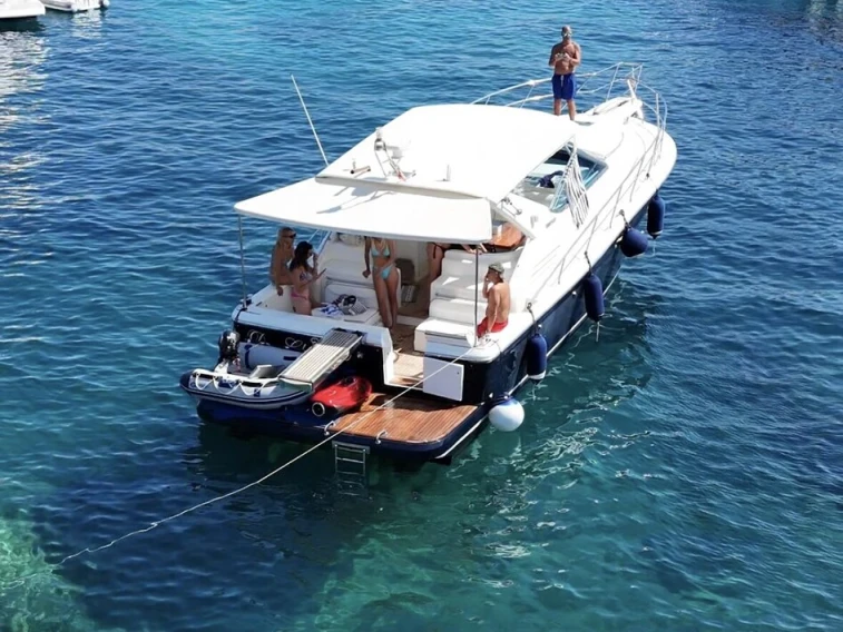 Uniesse 42 open de alquiler a Porto Rotondo