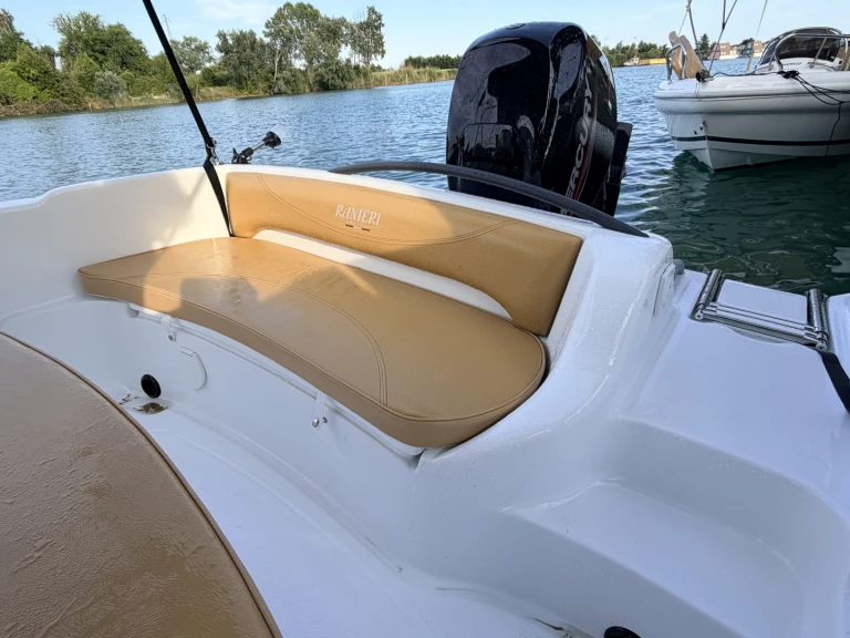 Alquiler de barcos Bevazzana barato de Shark 19