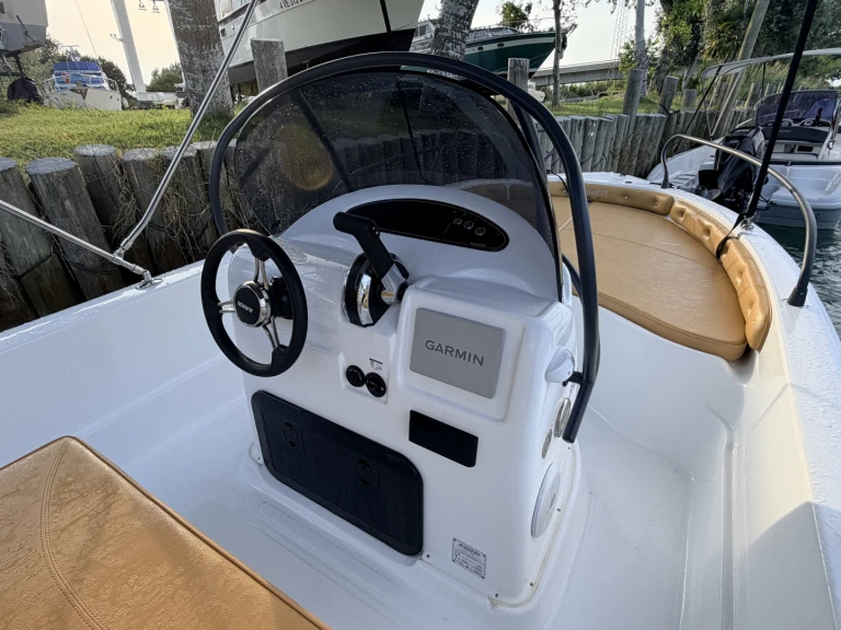 Alquiler de embarcaciones Ranieri Shark 19 enBevazzana en Samboat