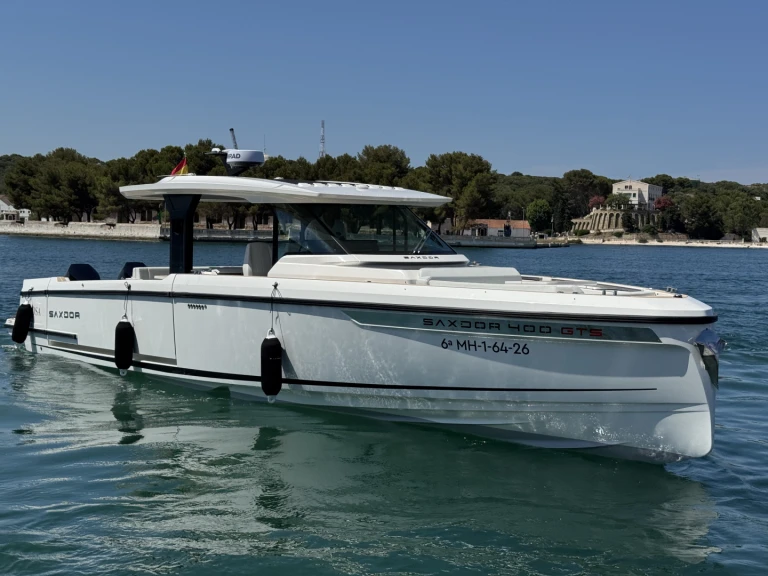 Alquiler de barcos Puerto de Mahón barato de SAXDOR 400 GTS