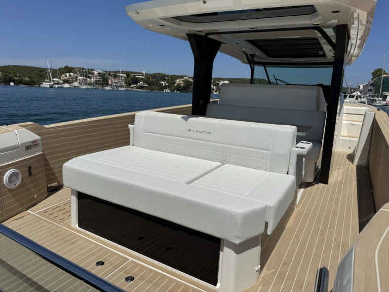 Alquiler de embarcaciones Saxdor SAXDOR 400 GTS enPuerto de Mahón en Samboat