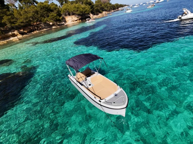 Alquiler de embarcaciones Poseidon BlueWater 170 enMandelieu-la-Napoule en Samboat