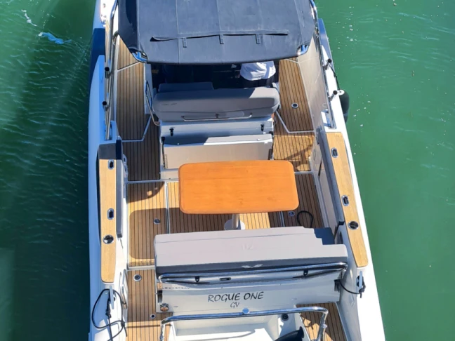 Alquiler de barcos Saint-Raphaël barato de Flyer 8.8 SUNdeck