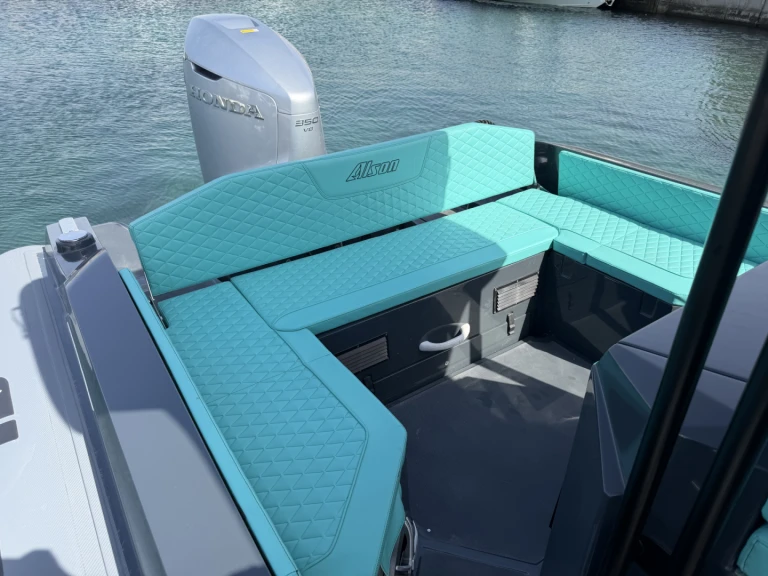 Alquiler Neumática en Porto Pollo - Alson Force 8