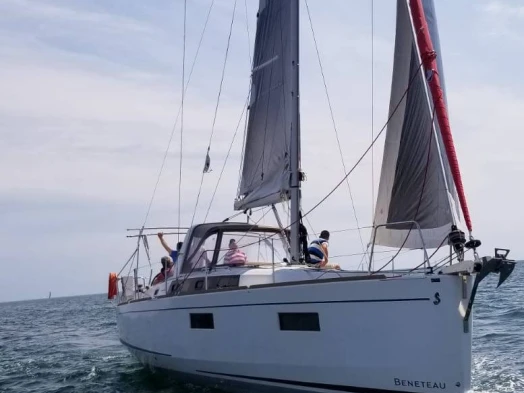 Alquiler de embarcaciones Bénéteau Oceanis 38.1 enLes Sables-d'Olonne en Samboat