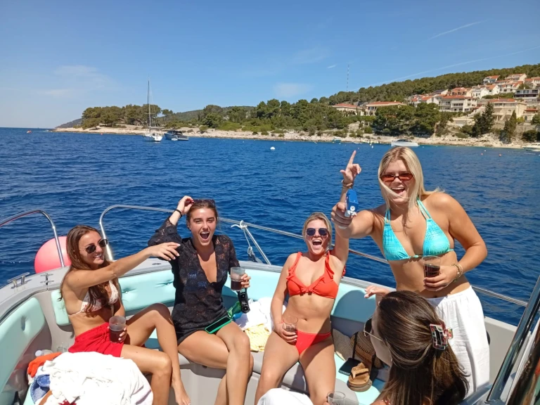 Alquiler Split - Jeanneau Cap Camarat 7.5 CC Style en SamBoat