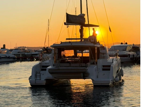 Catamarán para alquilar Rada di Napoli al mejor precio