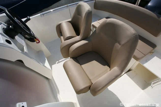 Alquiler de embarcaciones Jeanneau CAP CAMARAT 6,5 CC Style enPort de Hyères (St Pierre) en Samboat