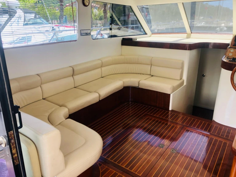 Alquiler Lancha Custom Made con o sin  título de navegación