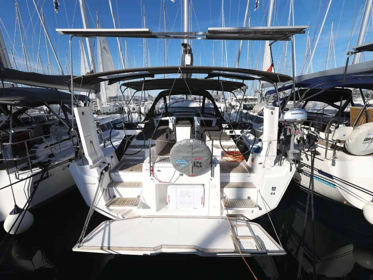 Alquiler de embarcaciones Dufour Dufour 44 enTrogir en Samboat
