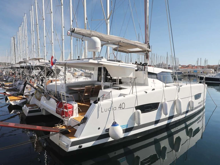 Alquiler de embarcaciones Fountaine Pajot Lucia 40 enTrogir en Samboat
