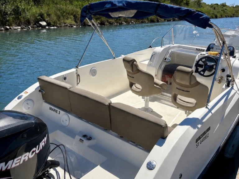 Alquiler de embarcaciones Quicksilver Activ 675 Sundeck enCarnon-Plage en Samboat