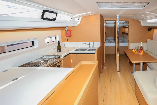 Alquiler Kaštela - Jeanneau Sun Odyssey 440 en SamBoat