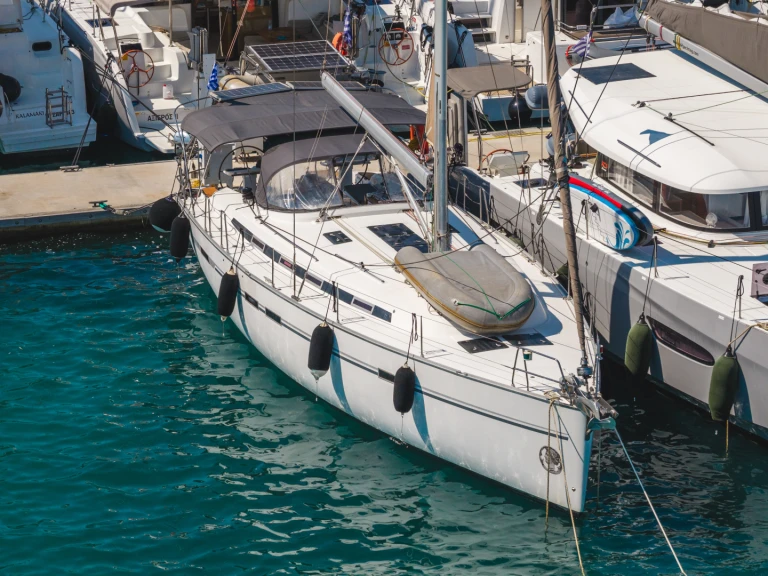 Alquiler de Bavaria Cruiser 45 en Ligia