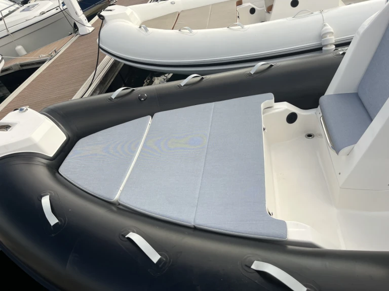 Zodiac Medline 6.8 de alquiler a La Trinité-sur-Mer
