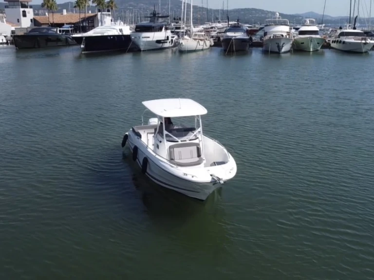 Jeanneau Cap Camarat 7.5 CC de alquiler a Port Cogolin