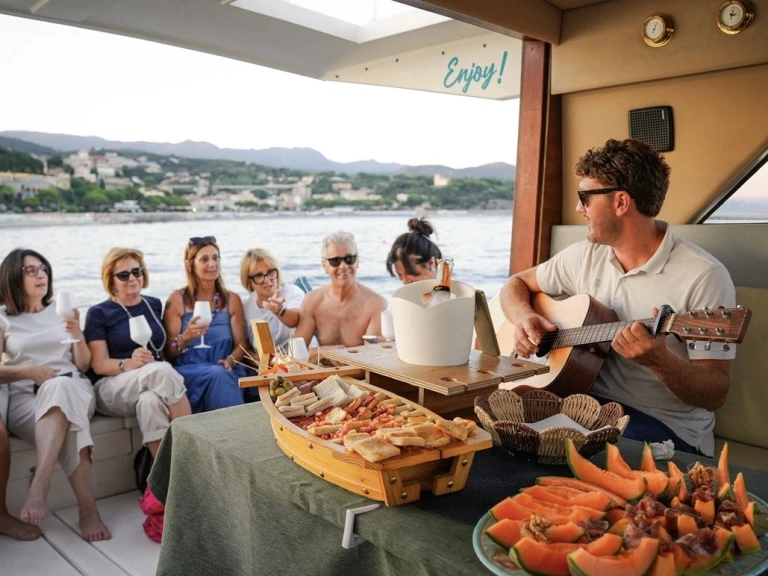 Alquiler Italia - Mochi Craft Mochi 40 en SamBoat