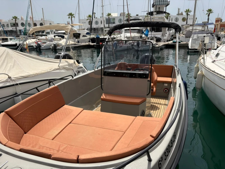 Alquiler de embarcaciones Giant 600 SPORT enPuerto de Alicante en Samboat