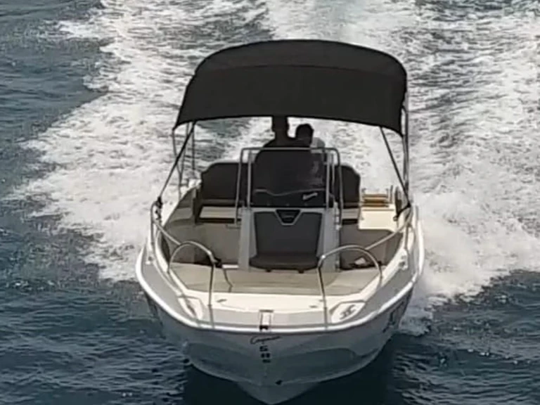 Alquiler de speedy Cayman 585 en Trogir