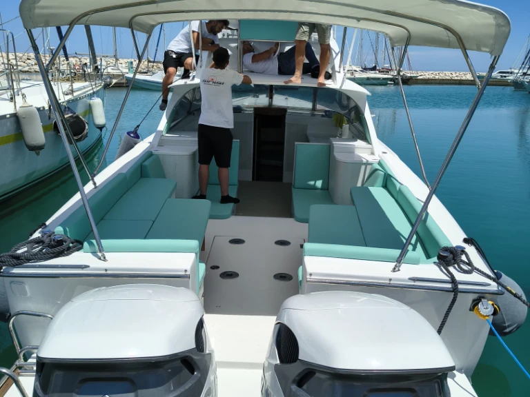 Alquiler Porto Pozzo - Bertram 31 en SamBoat