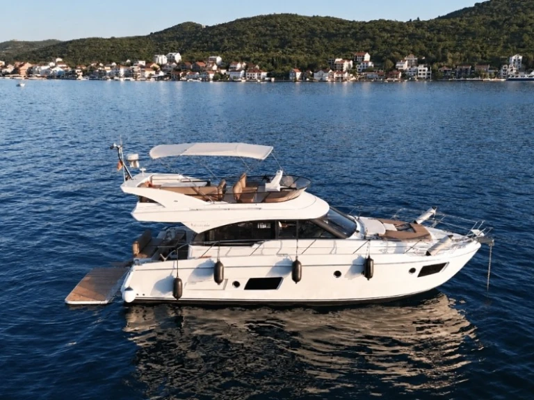 Alquiler de Lancha, con o sin patrón Bavaria Tivat