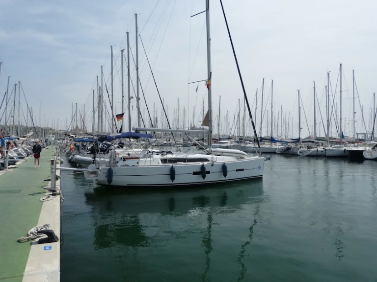 Alquiler Velero Dufour con o sin  título de navegación