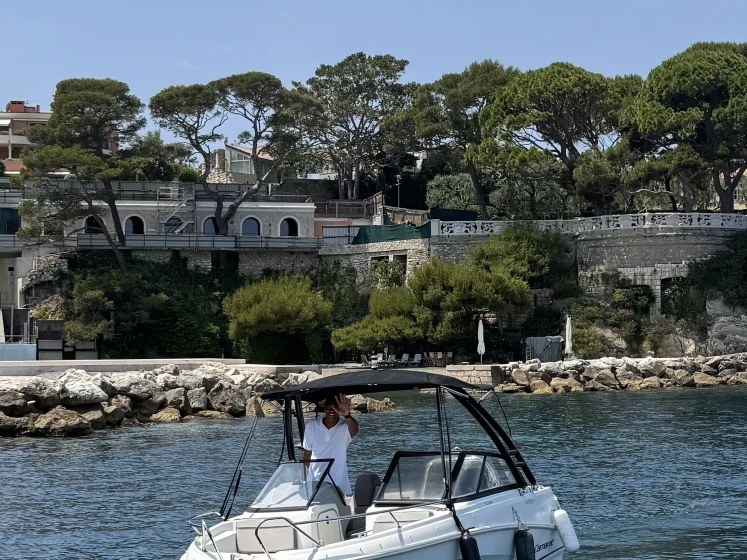 Alquiler de embarcaciones Jeanneau Cap Camarat 10.5 WA enNice en Samboat