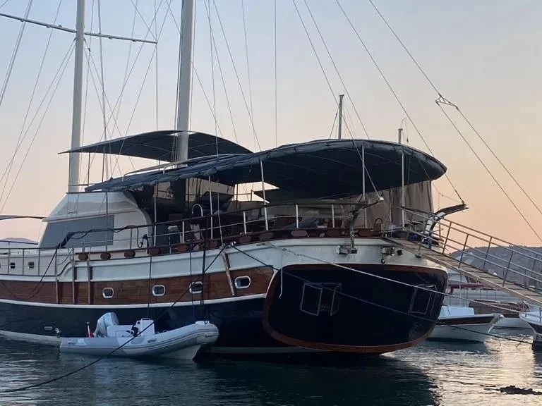Alquiler Yate de lujo Custom Made con o sin  título de navegación