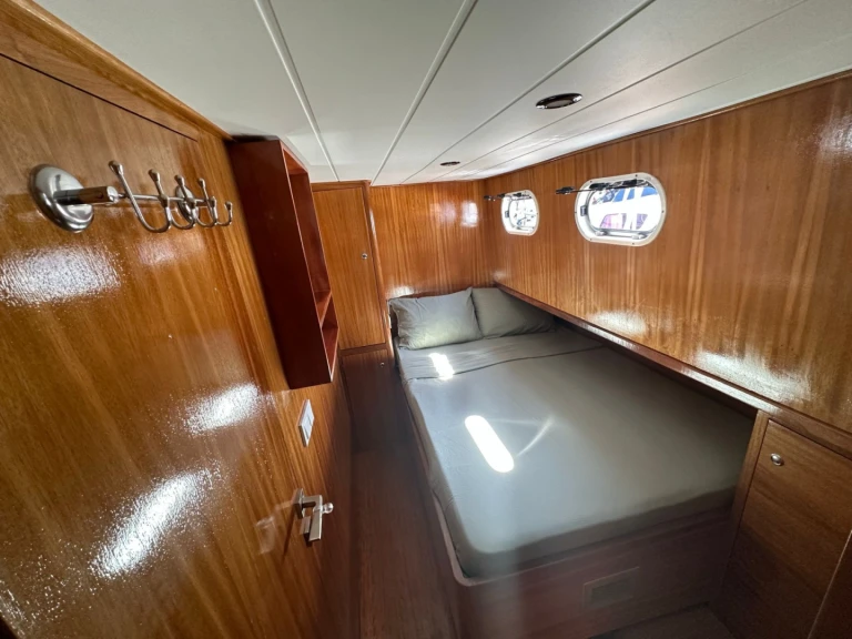 Alquiler Velero Custom Made con o sin  título de navegación