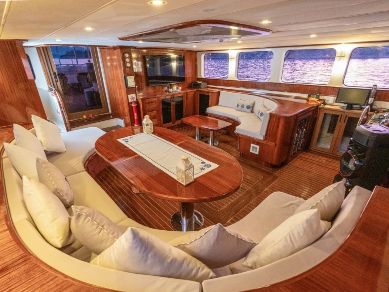 Velero para alquilar Göcek al mejor precio