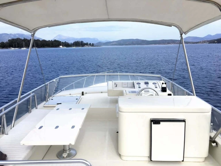 Alquiler de Yate de lujo, con o sin patrón Ferretti Port Lindos