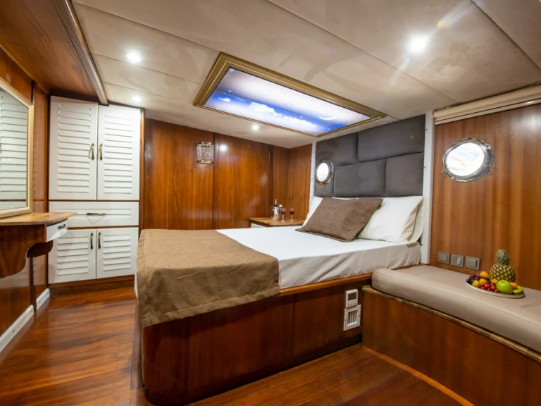 Alquiler Velero Custom Made con o sin  título de navegación