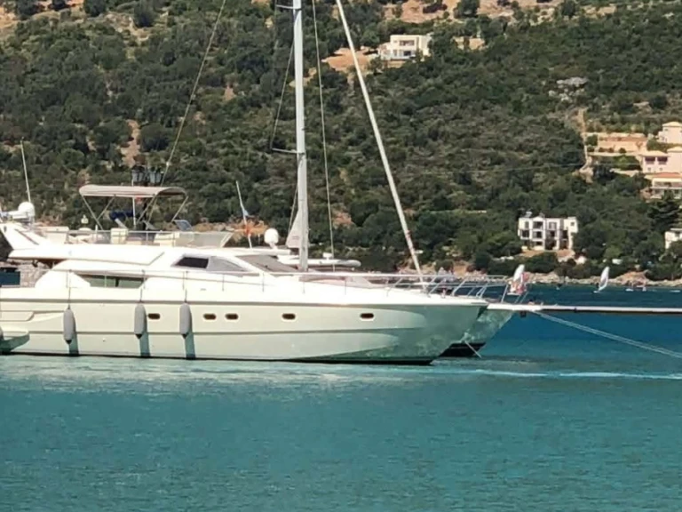 Alquiler Yate de lujo Ferretti con o sin  título de navegación