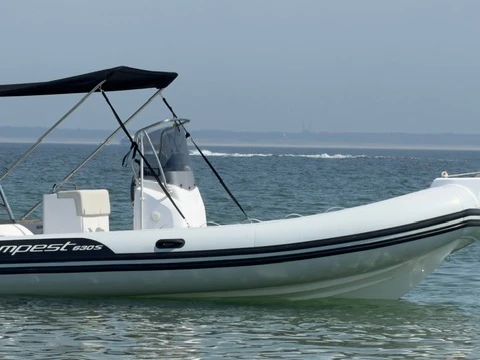 Alquiler de Capelli Tempest 630 en Mandelieu-la-Napoule