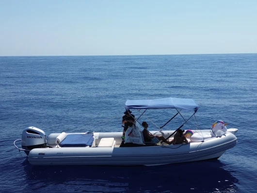 Alquiler Neumática Joker Boat con o sin  título de navegación