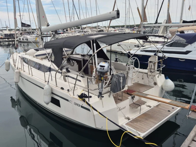 Alquiler Punat - Bavaria Bavaria C38 en SamBoat