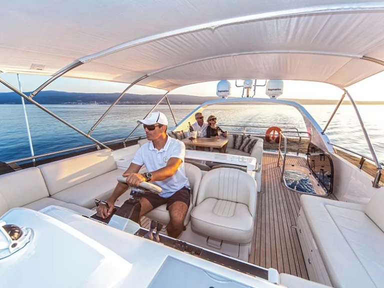 Alquiler de Princess Princess 62 Fly en Podstrana