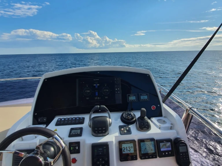 Yate de lujo para alquilar Pula al mejor precio