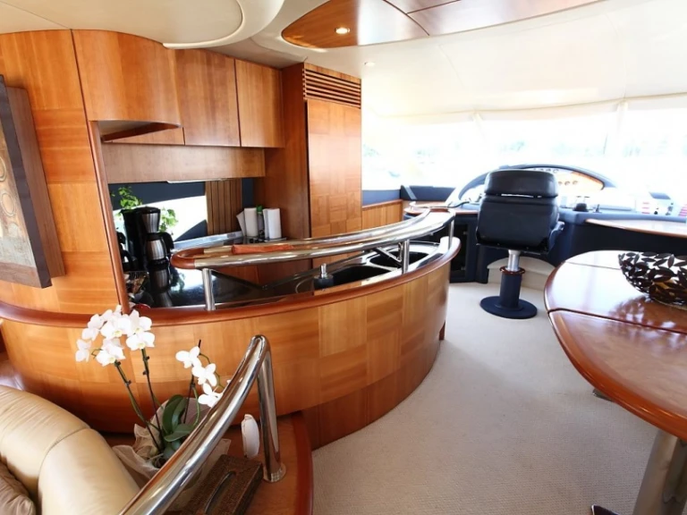 Alquiler de barcos Podstrana barato de Princess 62 Fly