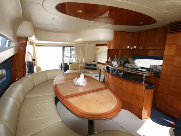 Alquiler de embarcaciones Princess Princess 62 Fly enPodstrana en Samboat