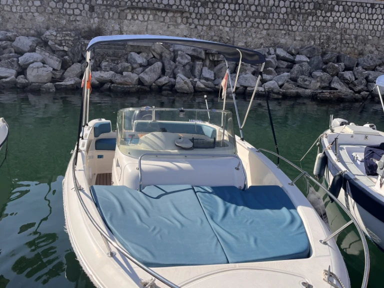 Alquiler de barcos La Condamine barato de Azura 650 WA