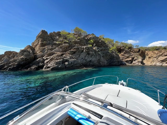 Alquiler de embarcaciones Jeanneau Cap Camarat 7.5 WA Serie 2 enPort Cogolin en Samboat