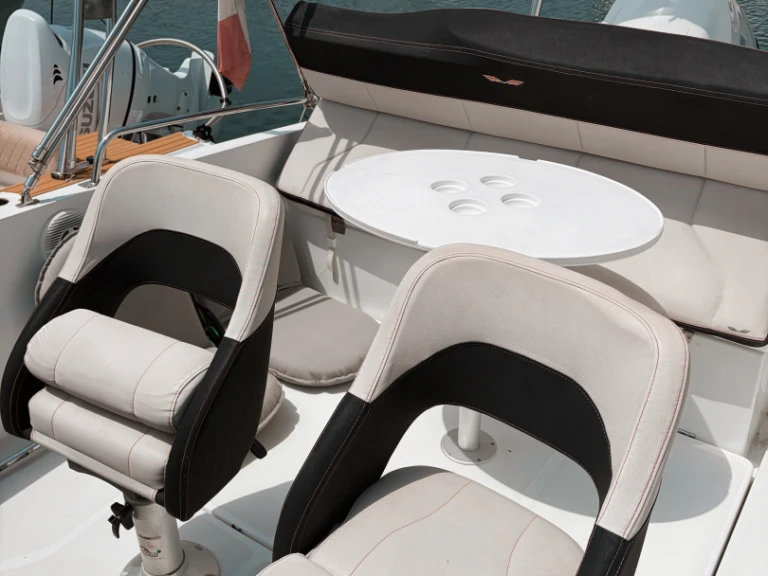 Bénéteau Flyer 6.6 SUNdeck de alquiler a Sainte-Maxime