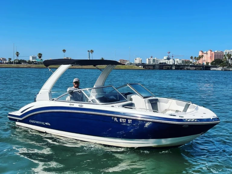 Alquiler de embarcaciones Chaparral 230 SUNCOAST enMiami en Samboat