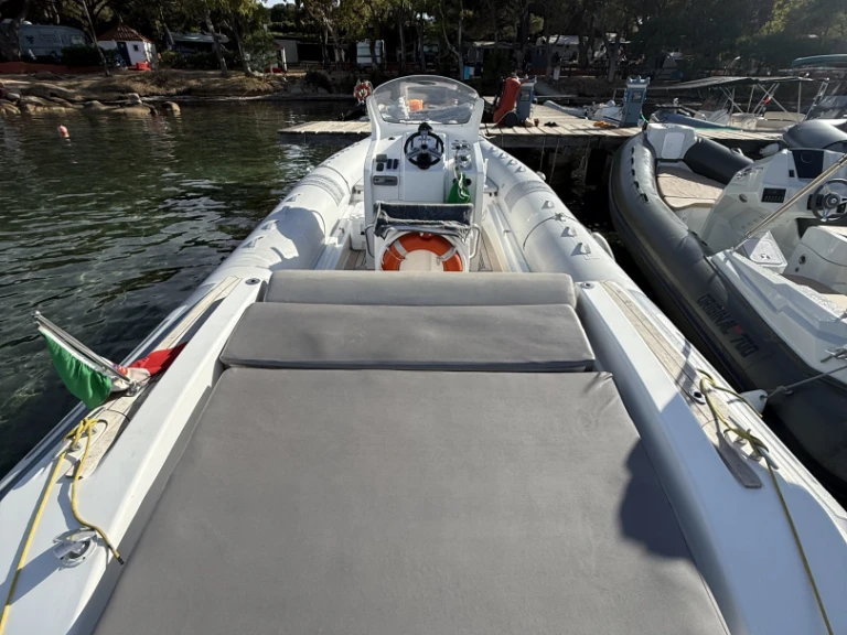 Alquiler de embarcaciones Pirelli P880 sport enPorto Turistico Palau en Samboat