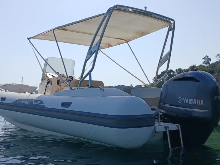 Alquiler de barcos Hyères barato de Capelli 770 Luxe
