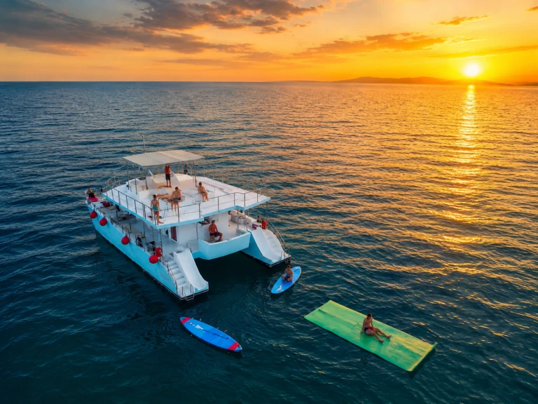 Alquiler Catamarán en Cruz de Huanacaxtle - Custom Made custom