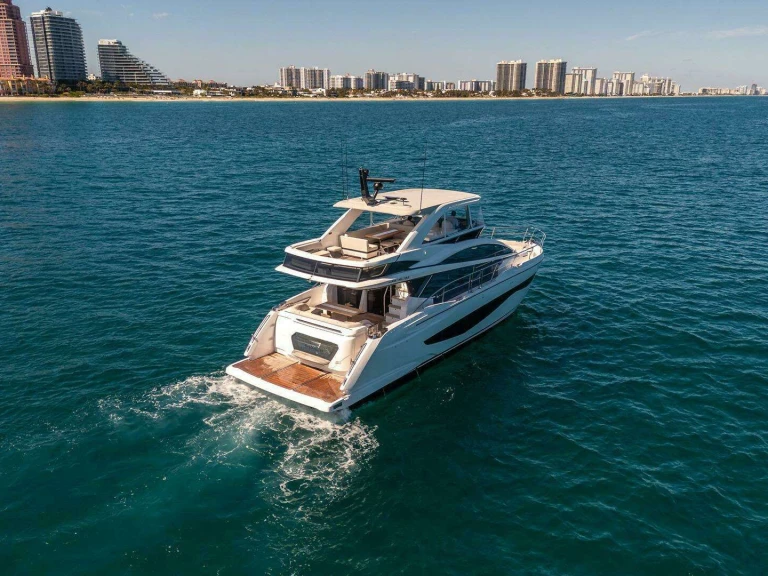 Alquiler de embarcaciones Pearl 62ft enMiami en Samboat